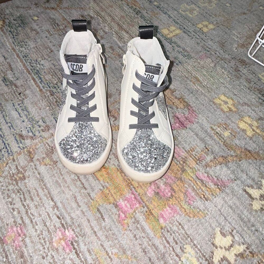 Girls fashion sneakers sz 28/11